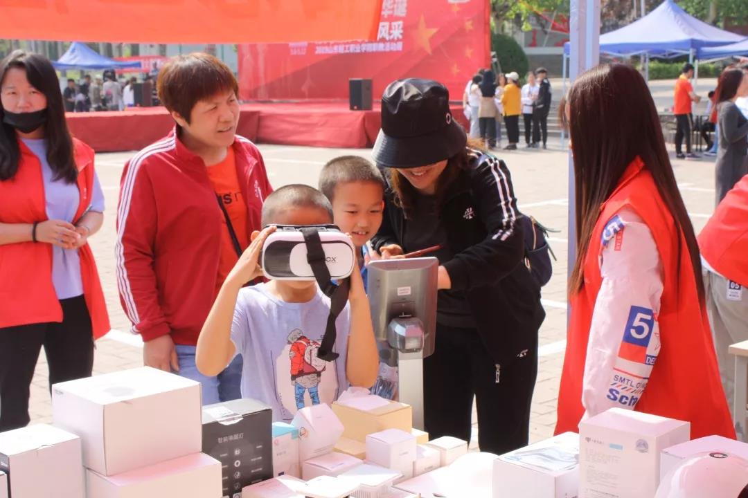 齐鲁晚报讯：山东轻工职业学院开展职教周校园开放日活动